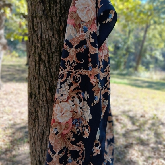 Vintage Accessories - Gorgeous Scarf